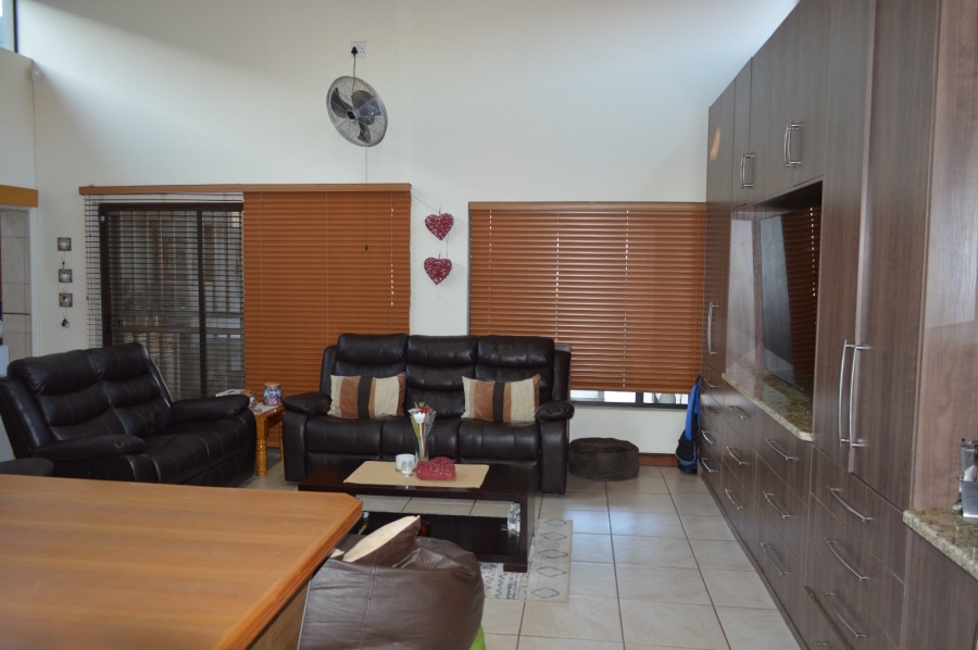 4 Bedroom Property for Sale in Flamwood North West